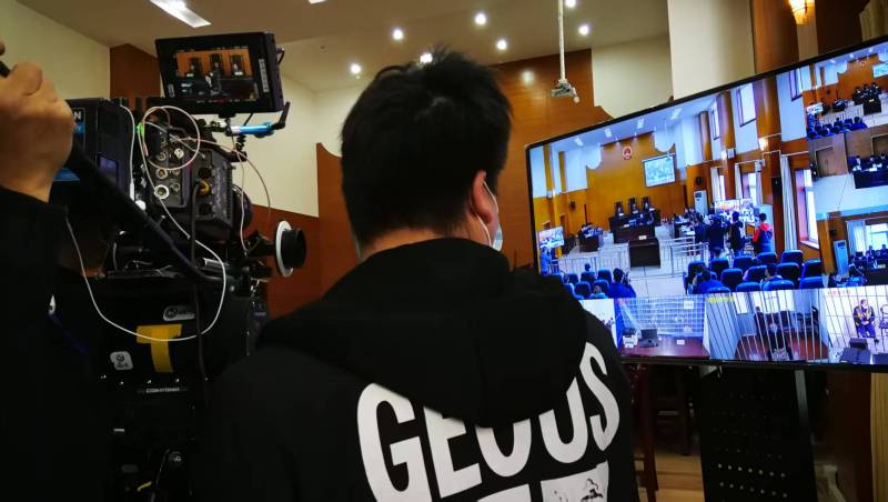 AI生成VS人工创意——济宁广告片拍摄公司的技术浪漫主义实践